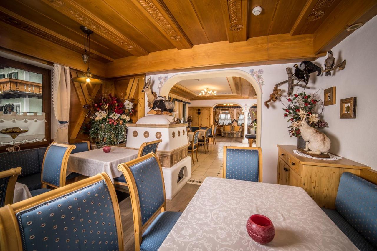 Hotel Arnika Pozza di Fassa Exterior photo